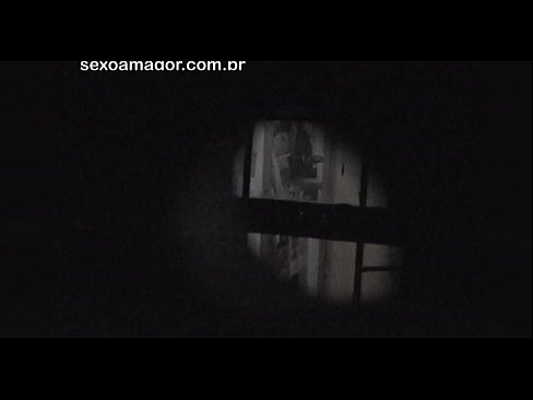 ❤️ Blondie fær leynilega myndbandsupptöku af hverfisferðamanni sem er falinn á bak við hola múrsteina Heimabakað klám á is.porn-tub-sexer.ru ❌